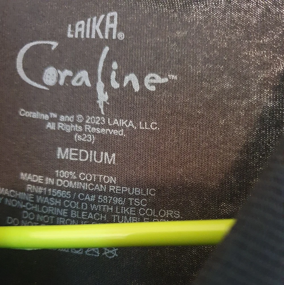 Coraline the pink t-shirt - Picture 4 of 4
